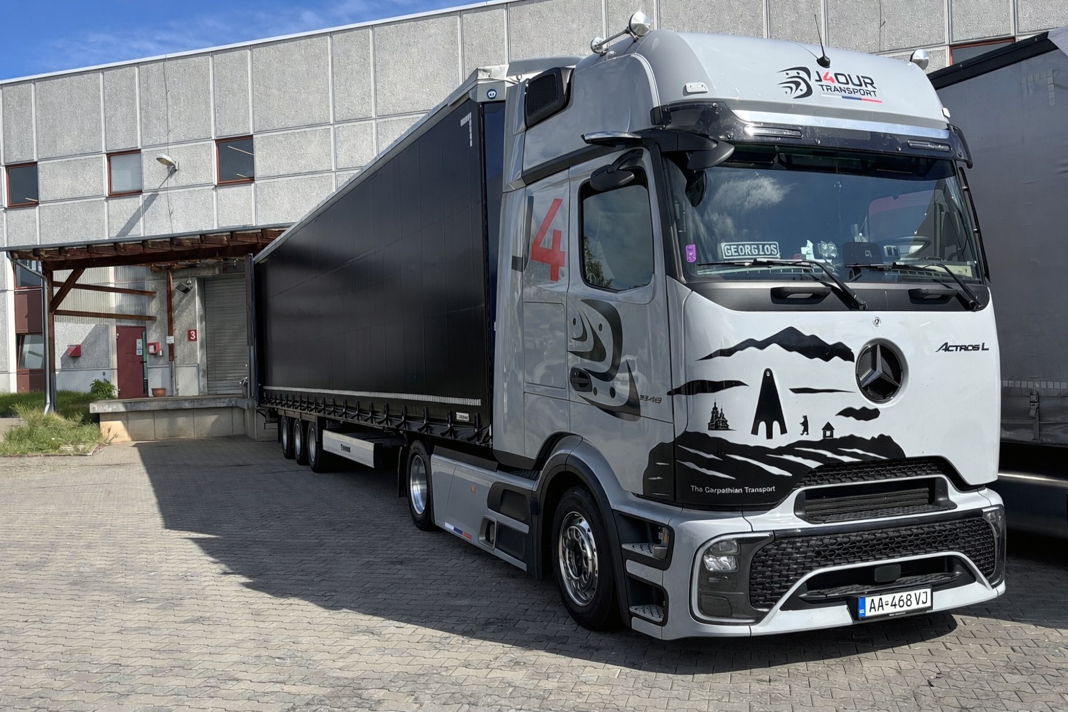 Kamión J4 Transport